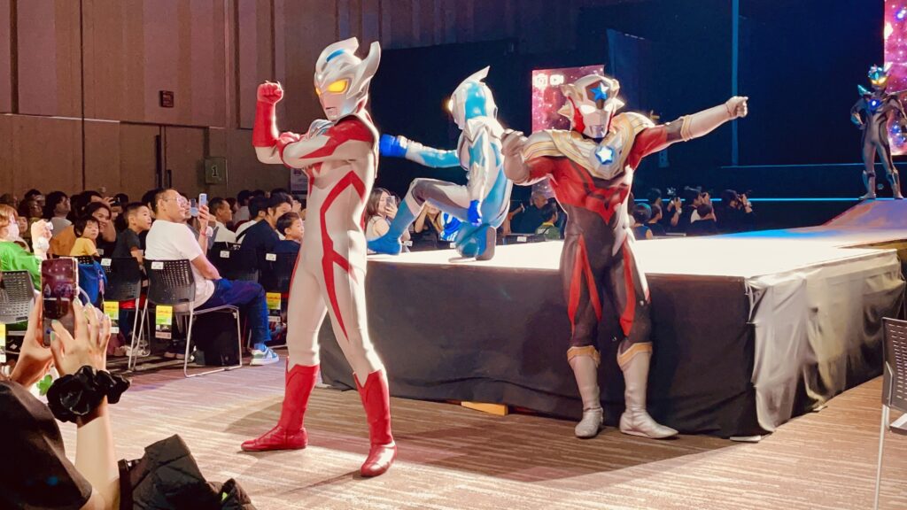 ショーですぐ目の前にウルトラマンが来てくれる様子｜ウルサマ大阪2025