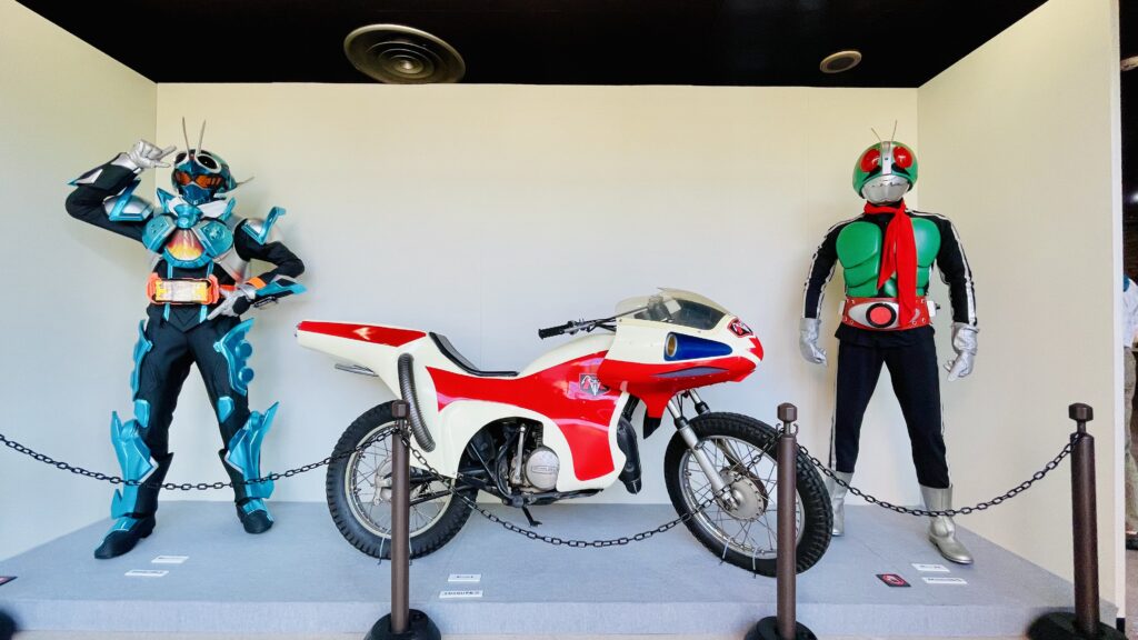 仮面ライダーガッチャードと新サイクロン号、仮面ライダー新１号